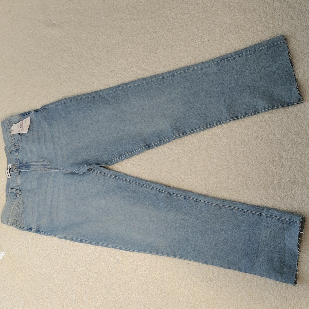 DKNY High-Rise Classic Straight-Leg Raw-Hem Jeans. Size 14/32 - Picture 3 of 11